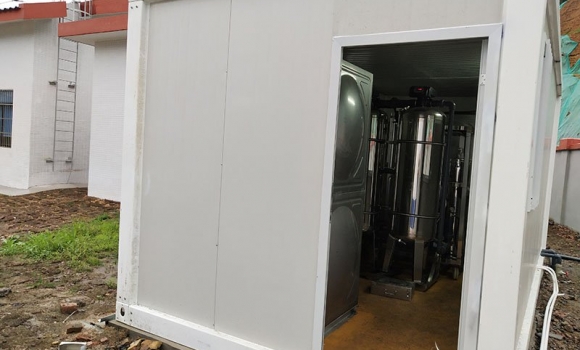 钦州市6-8吨超滤箱式一体移动式净水设备